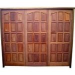 Portón Tres Hojas de Madera de Algarrobo para Garage